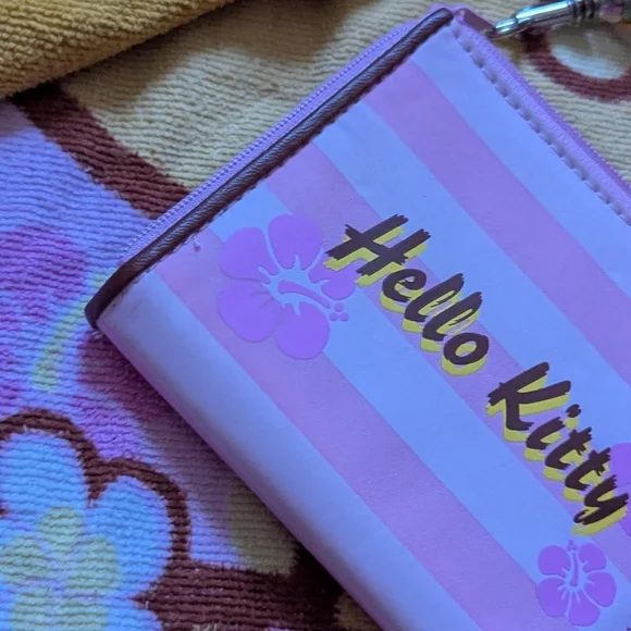 Hello Kitty Pink Tropical Wallet - Picture 4 of 4